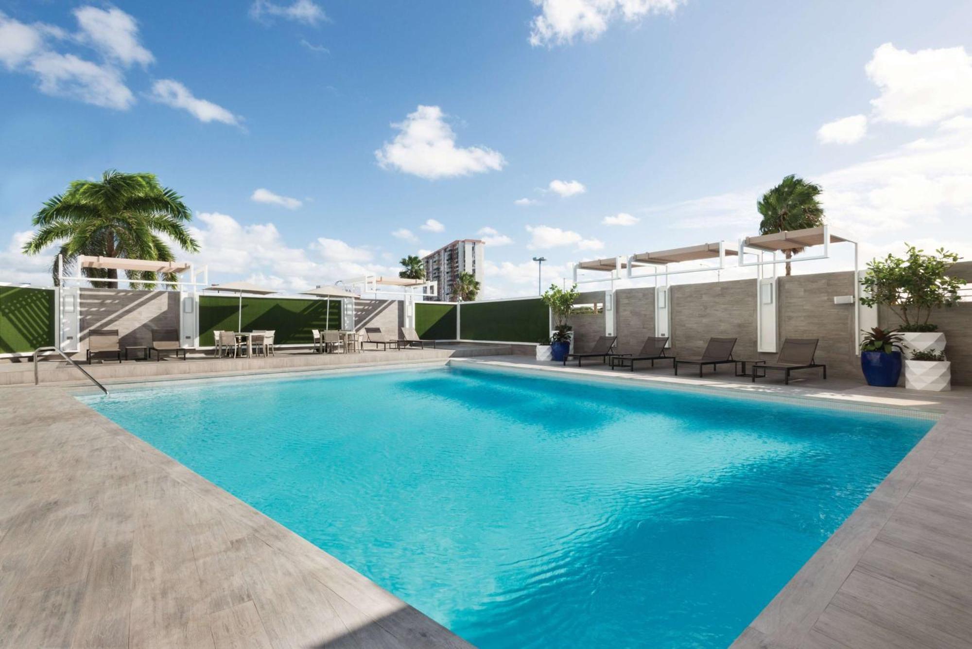 Tryp By Wyndham Isla Verde San Juan Bagian luar foto